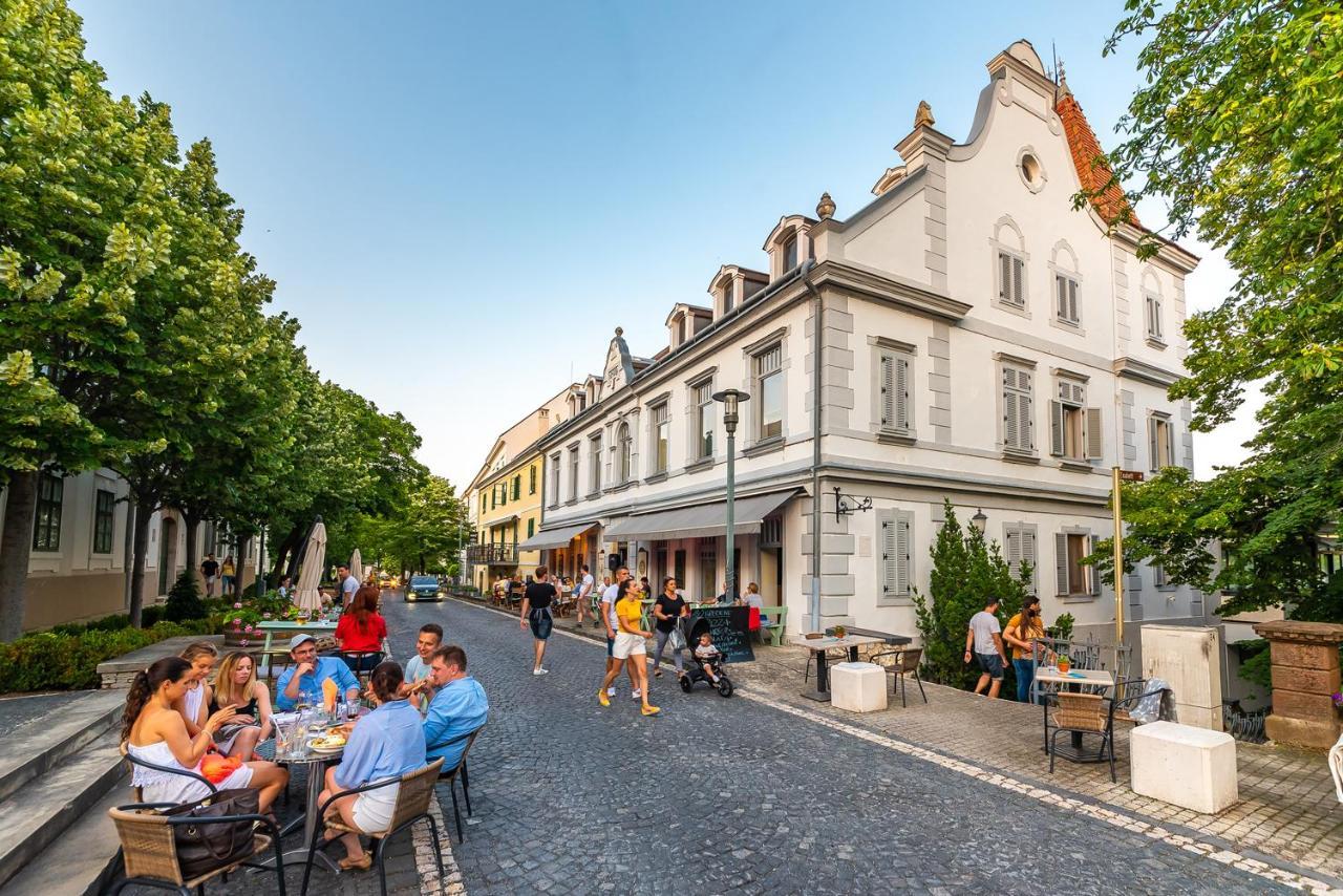 Kedves Vendeghaz Bed & Breakfast Balatonfured Exterior photo